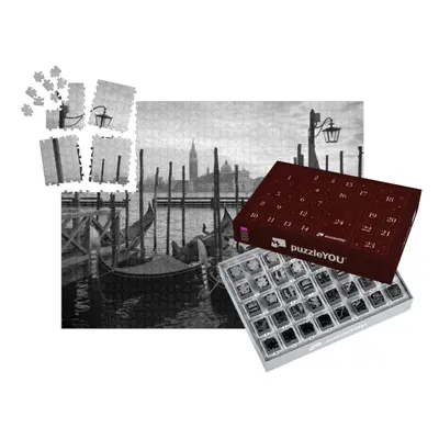 Adventní kalendář „Gondoly v Benátkách, černobíle, Itálie“
