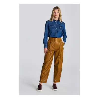 KALHOTY GANT D1. PLEATED LEATHER PANTS COGNAC