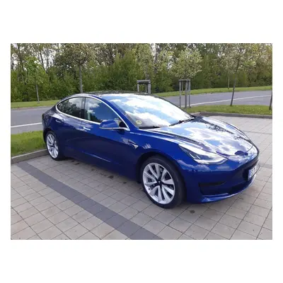 Zážitek - Jízda v elektromobilu Tesla Model 3 Co dělat v Libereckém kraji? Vyrazte za zážitky