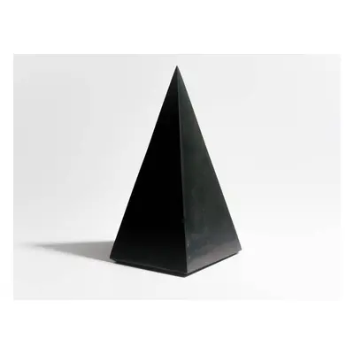 Šungitová pyramida jehlan, 6 cm leštěná