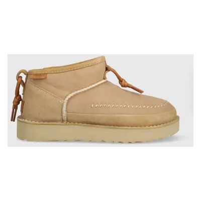 Semišové sněhule UGG Ultra Mini Crafted Regenerate béžová barva