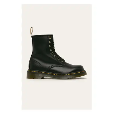 Farmářky Dr. Martens Vegan 1460 dámské, černá barva, na plochém 84012100