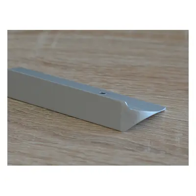 Univerzální úhlová lišta pro spojení dvou pracovních desek do rohu